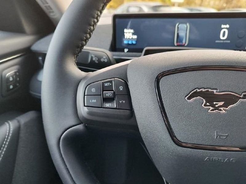Ford Mustang MACH-E Navi Leder Panodach SOFORT VERFÜGBAR Navi Leder Panorama B&O LED ACC Klimaautom