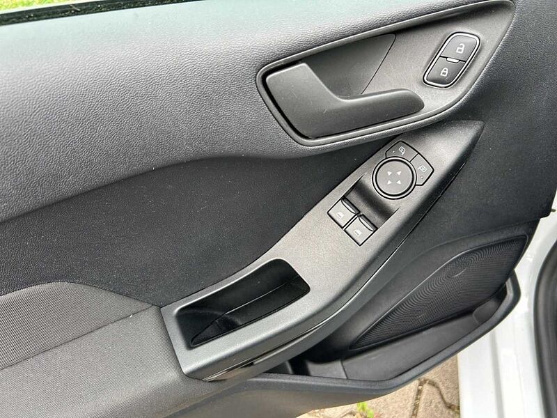 Ford Fiesta Cool&Connect 1.1 LED Parklenkass. LED Totwinkelassistent Spurhalteass. Rückfahrk